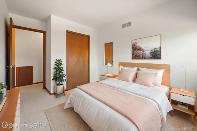 37440 N Laurel Park Drive, Livonia, MI 48152