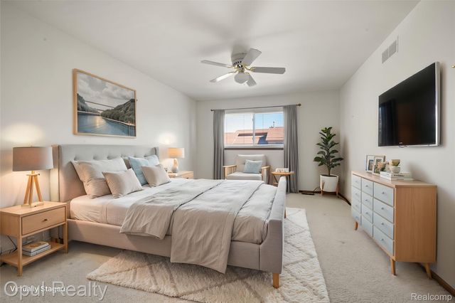 37440 N Laurel Park Drive, Livonia, MI 48152