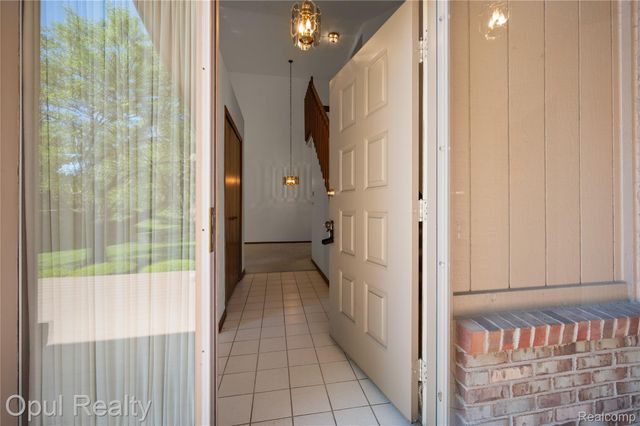 37440 N Laurel Park Drive, Livonia, MI 48152
