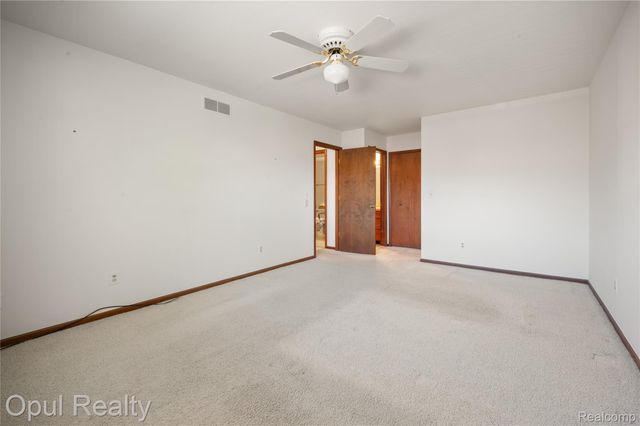 37440 N Laurel Park Drive, Livonia, MI 48152