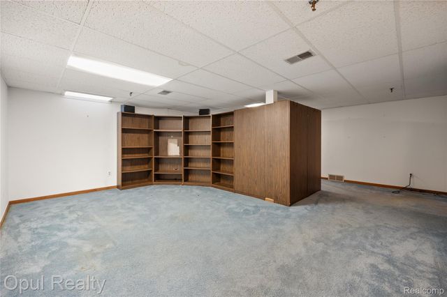 37440 N Laurel Park Drive, Livonia, MI 48152