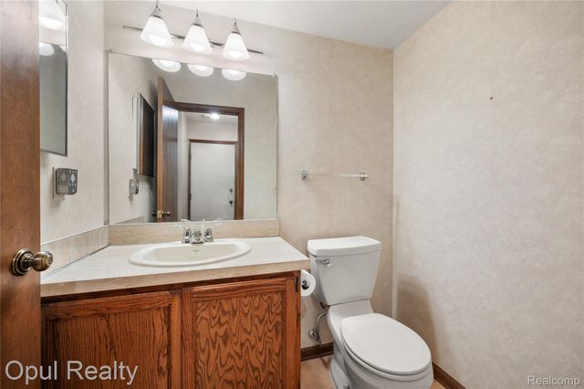 37440 N Laurel Park Drive, Livonia, MI 48152