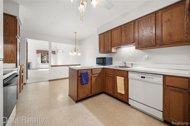 37440 N Laurel Park Drive, Livonia, MI 48152