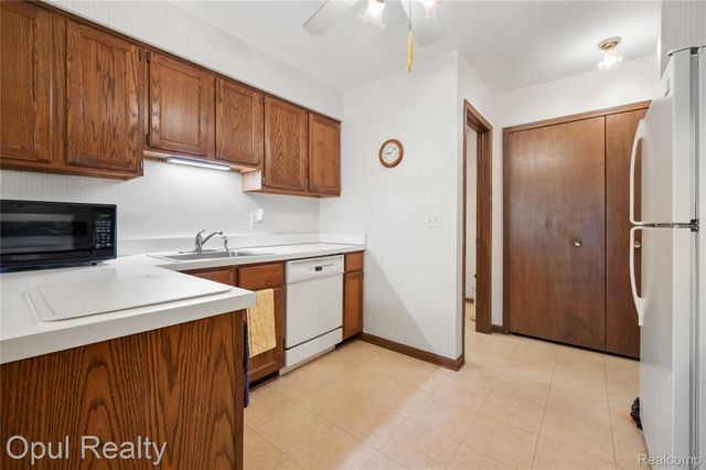 37440 N Laurel Park Drive, Livonia, MI 48152
