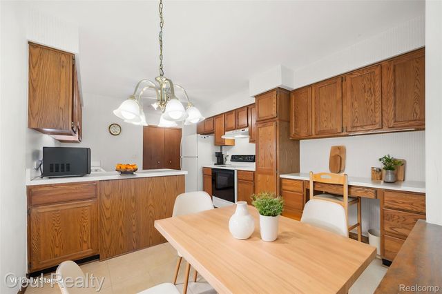 37440 N Laurel Park Drive, Livonia, MI 48152