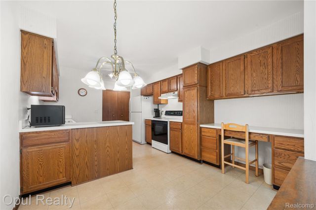 37440 N Laurel Park Drive, Livonia, MI 48152