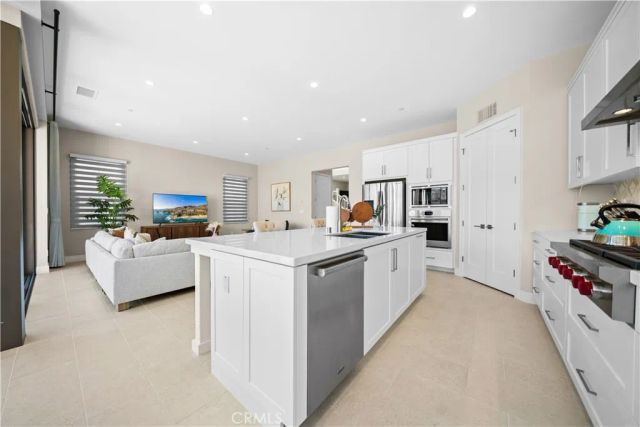 136 Tomahawk, Irvine, CA 92618