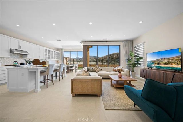 136 Tomahawk, Irvine, CA 92618