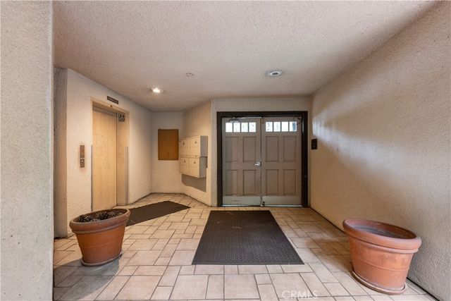 1745 Holly 302, Glendale, CA 91206