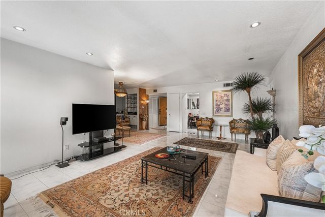 1745 Holly 302, Glendale, CA 91206