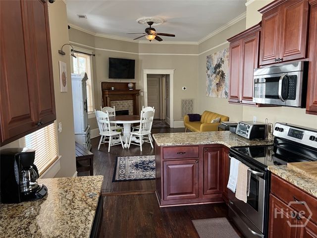 107 W 37th Street, Savannah, GA 31401