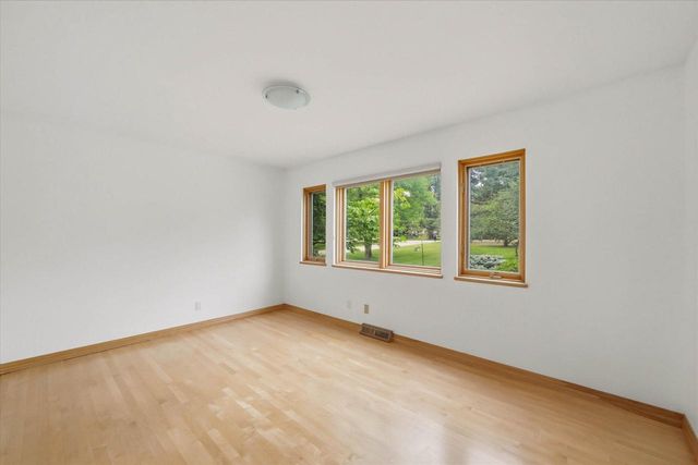 3411 W River DRIVE, Mequon, WI 53097