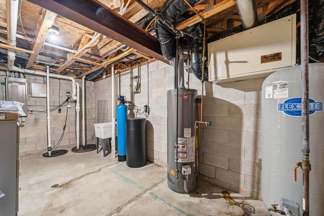 3411 W River DRIVE, Mequon, WI 53097