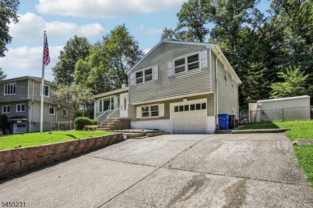 89 Knolls Rd, Bloomingdale Boro, NJ 07403