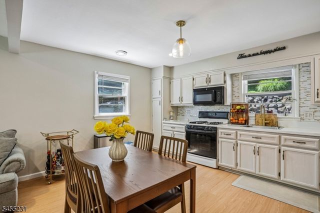 89 Knolls Rd, Bloomingdale Boro, NJ 07403
