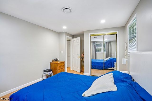89 Knolls Rd, Bloomingdale Boro, NJ 07403