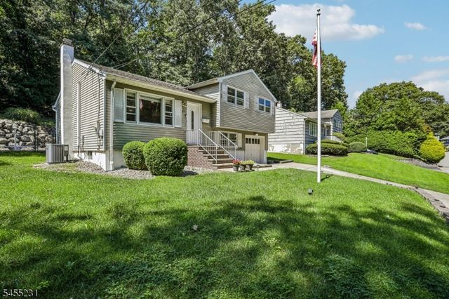 89 Knolls Rd, Bloomingdale Boro, NJ 07403