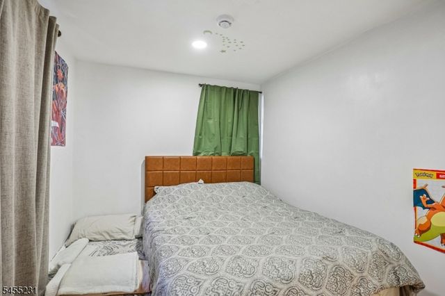 89 Knolls Rd, Bloomingdale Boro, NJ 07403