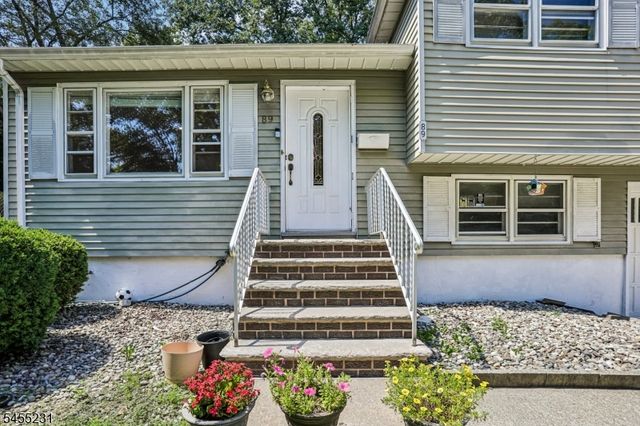 89 Knolls Rd, Bloomingdale Boro, NJ 07403