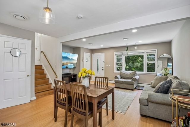 89 Knolls Rd, Bloomingdale Boro, NJ 07403