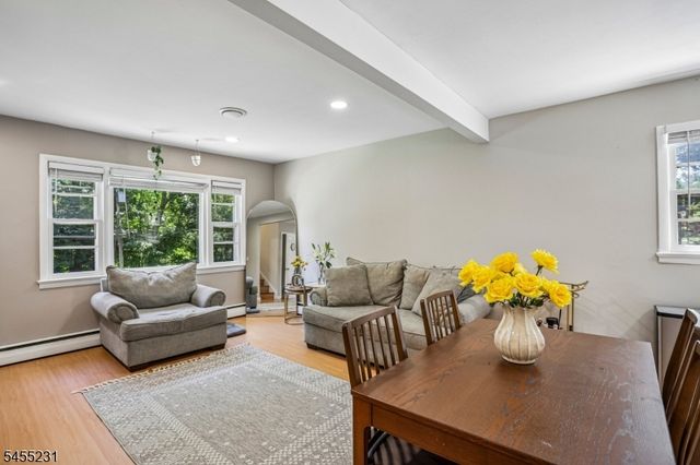 89 Knolls Rd, Bloomingdale Boro, NJ 07403