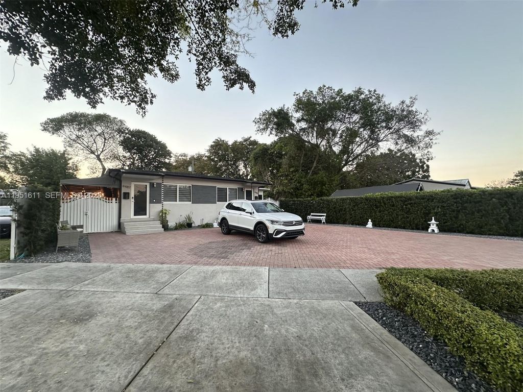 4485 SW 7th Street, Miami, FL 33134