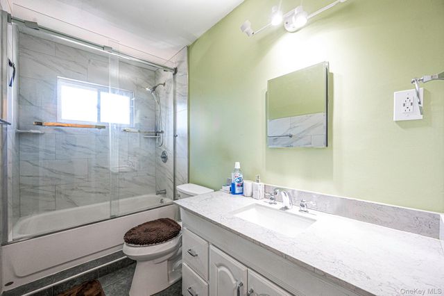 7 Hollywood Drive, Shirley, NY 11967