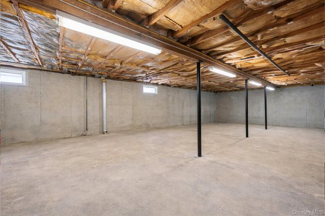 7 Hollywood Drive, Shirley, NY 11967