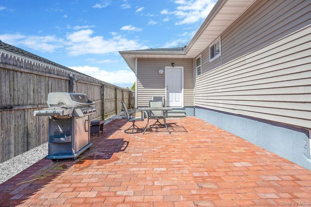 7 Hollywood Drive, Shirley, NY 11967