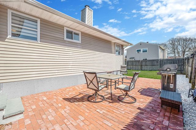 7 Hollywood Drive, Shirley, NY 11967