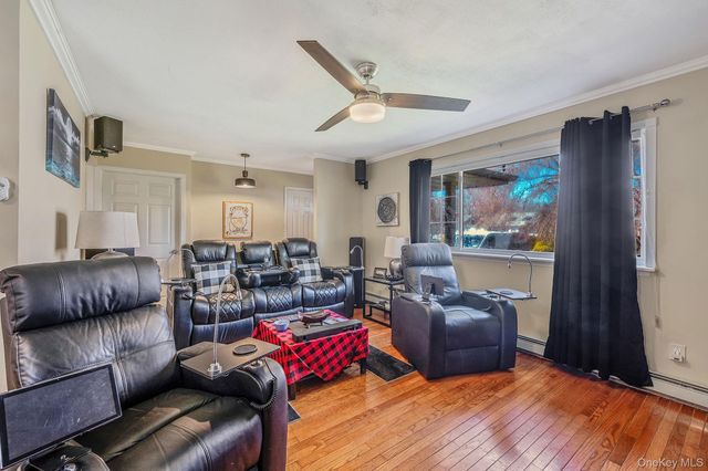 7 Hollywood Drive, Shirley, NY 11967