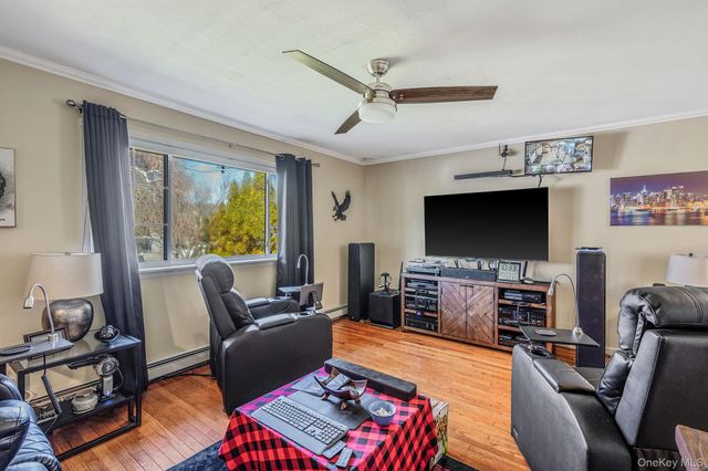 7 Hollywood Drive, Shirley, NY 11967