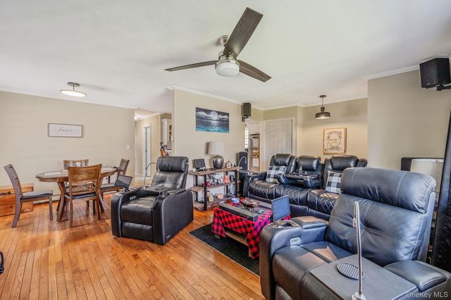 7 Hollywood Drive, Shirley, NY 11967