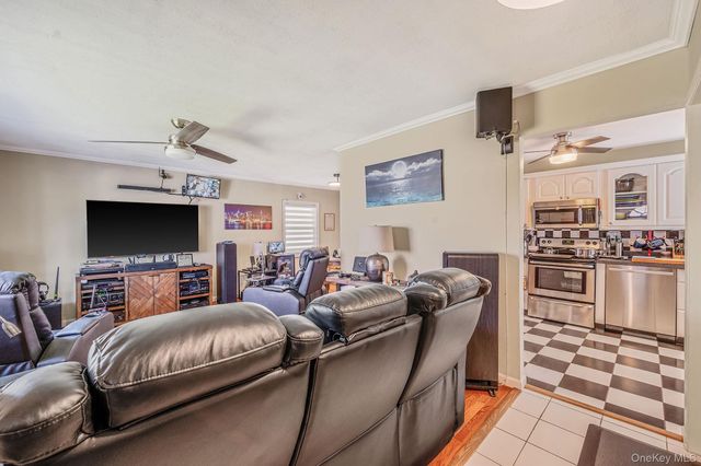 7 Hollywood Drive, Shirley, NY 11967