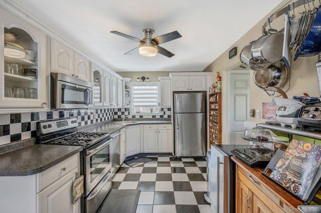 7 Hollywood Drive, Shirley, NY 11967