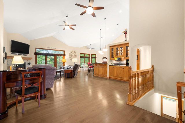 315 Prairie Song DRIVE, Waukesha, WI 53188