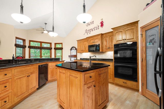 315 Prairie Song DRIVE, Waukesha, WI 53188