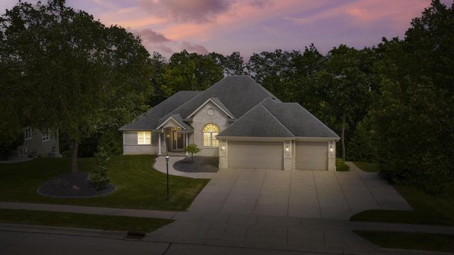 315 Prairie Song DRIVE, Waukesha, WI 53188