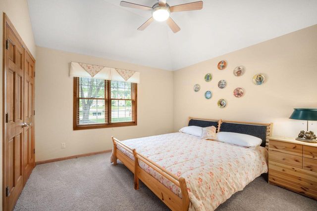 315 Prairie Song DRIVE, Waukesha, WI 53188