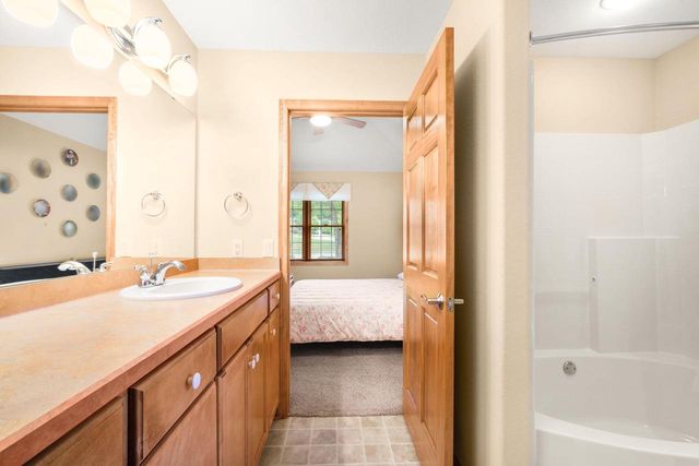 315 Prairie Song DRIVE, Waukesha, WI 53188