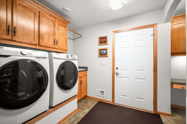 315 Prairie Song DRIVE, Waukesha, WI 53188