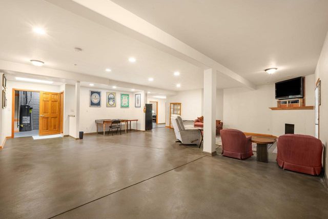315 Prairie Song DRIVE, Waukesha, WI 53188