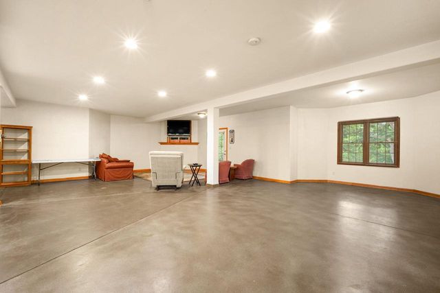 315 Prairie Song DRIVE, Waukesha, WI 53188