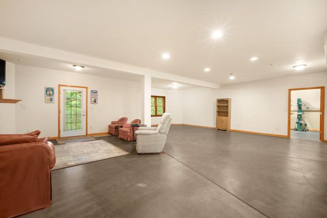 315 Prairie Song DRIVE, Waukesha, WI 53188