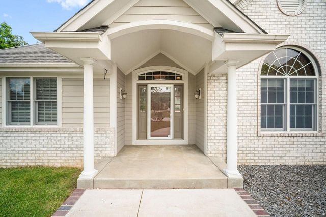 315 Prairie Song DRIVE, Waukesha, WI 53188