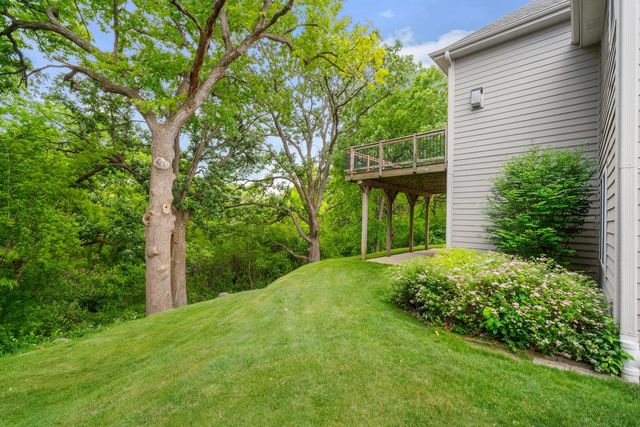 315 Prairie Song DRIVE, Waukesha, WI 53188