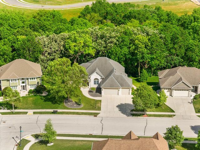 315 Prairie Song DRIVE, Waukesha, WI 53188