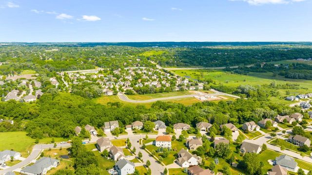 315 Prairie Song DRIVE, Waukesha, WI 53188
