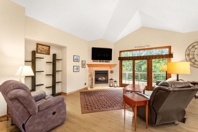 315 Prairie Song DRIVE, Waukesha, WI 53188