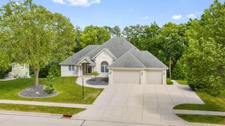 315 Prairie Song DRIVE, Waukesha, WI 53188